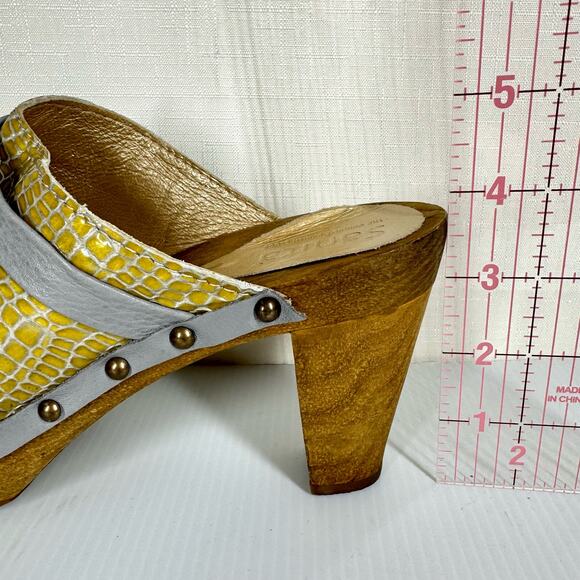 SANITA Embossed Leather Wooden Heel Clogs Size 39 Yellow Boho Festival Hippie - Picture 16 of 16
